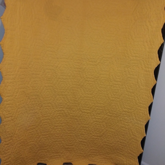 A Beautiful Floral Patched Homemade Quilt - Picture 4 of 4